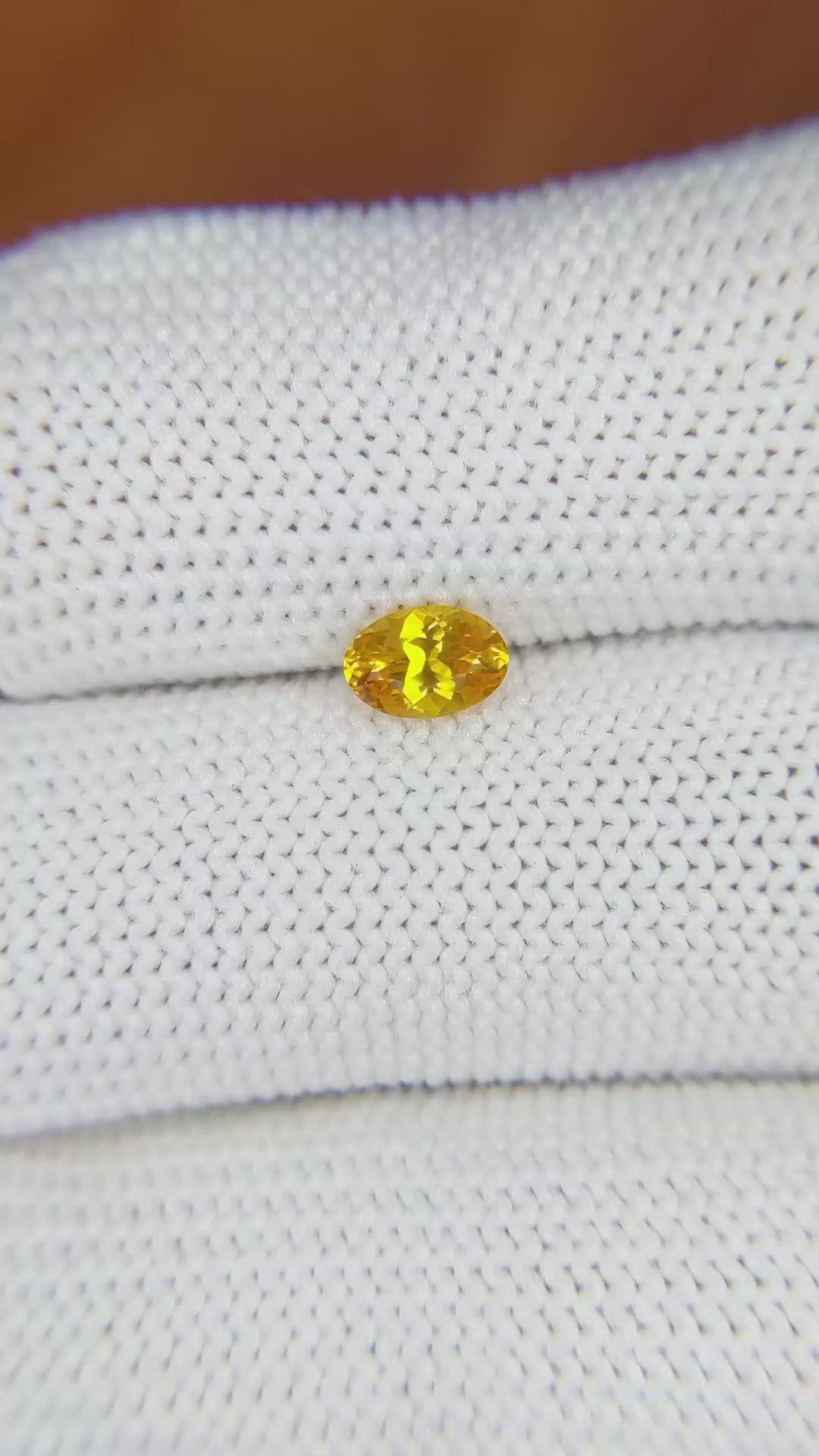 0.55 Ct. Yellowish Orange Sapphire from Ceylon (Sri Lanka) Size Video