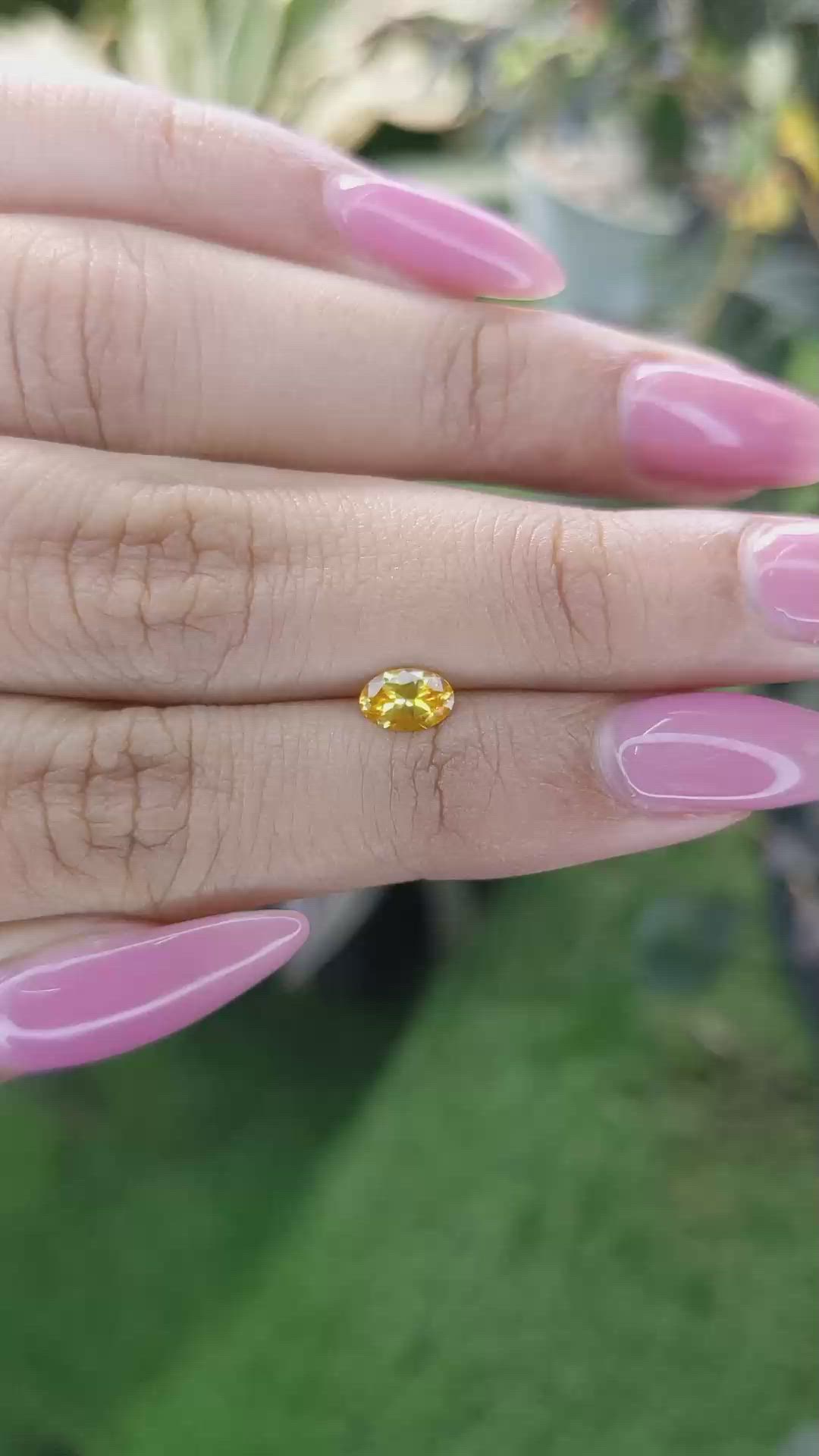 0.50 Ct. Yellowish Orange Sapphire from Ceylon (Sri Lanka) Size Video