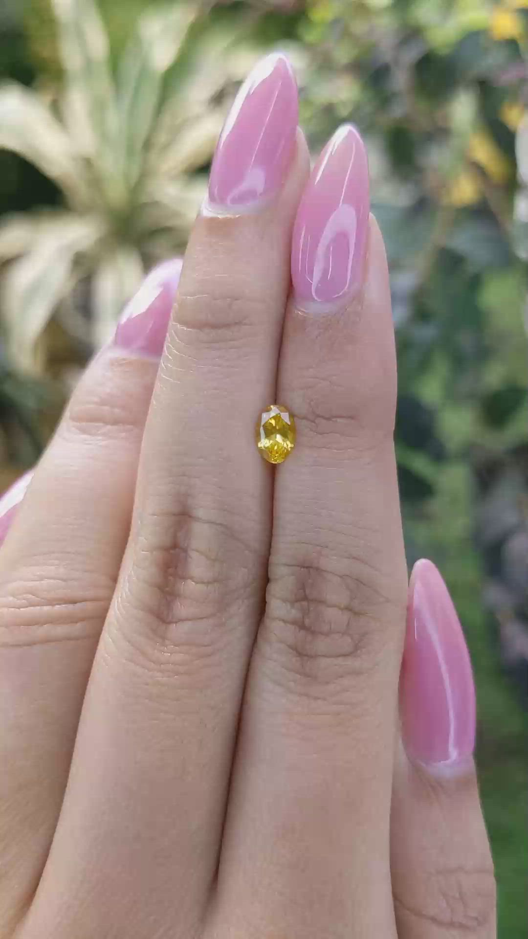 0.50 Ct. Yellowish Orange Sapphire from Ceylon (Sri Lanka) Size Video