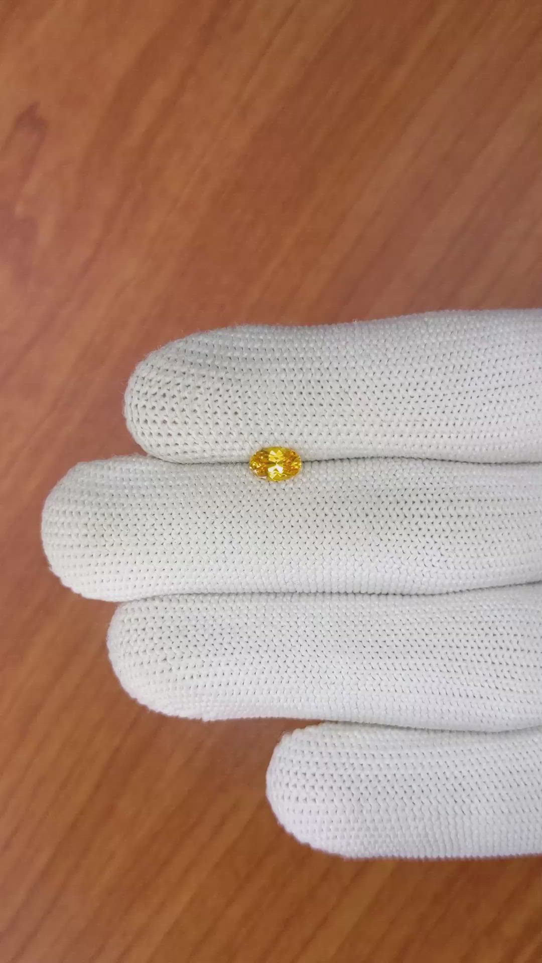 0.50 Ct. Yellowish Orange Sapphire from Ceylon (Sri Lanka) Size Video