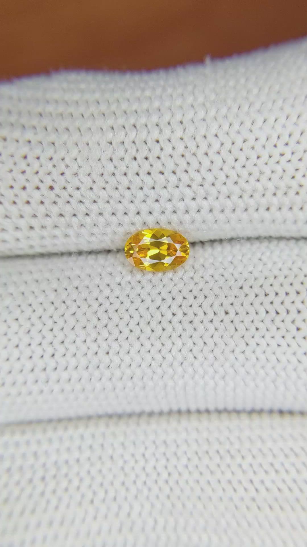 0.50 Ct. Yellowish Orange Sapphire from Ceylon (Sri Lanka) Size Video