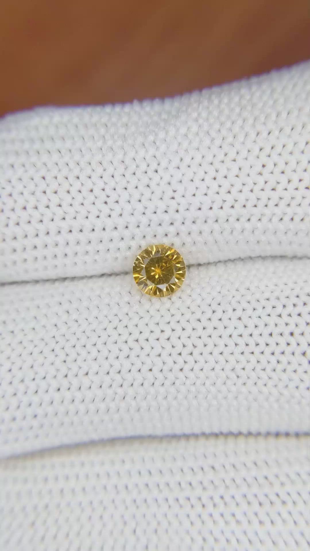 0.57 Ct. Yellowish Orange Sapphire from Ceylon (Sri Lanka) Size Video