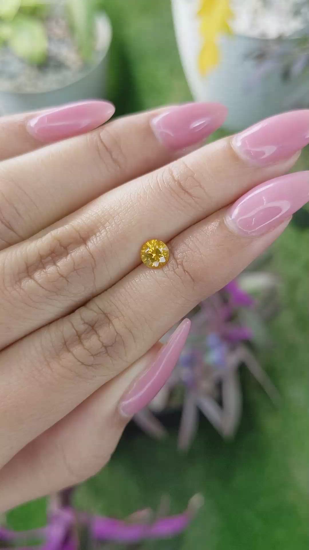 0.68 Ct. Yellowish Orange Sapphire from Ceylon (Sri Lanka) Size Video