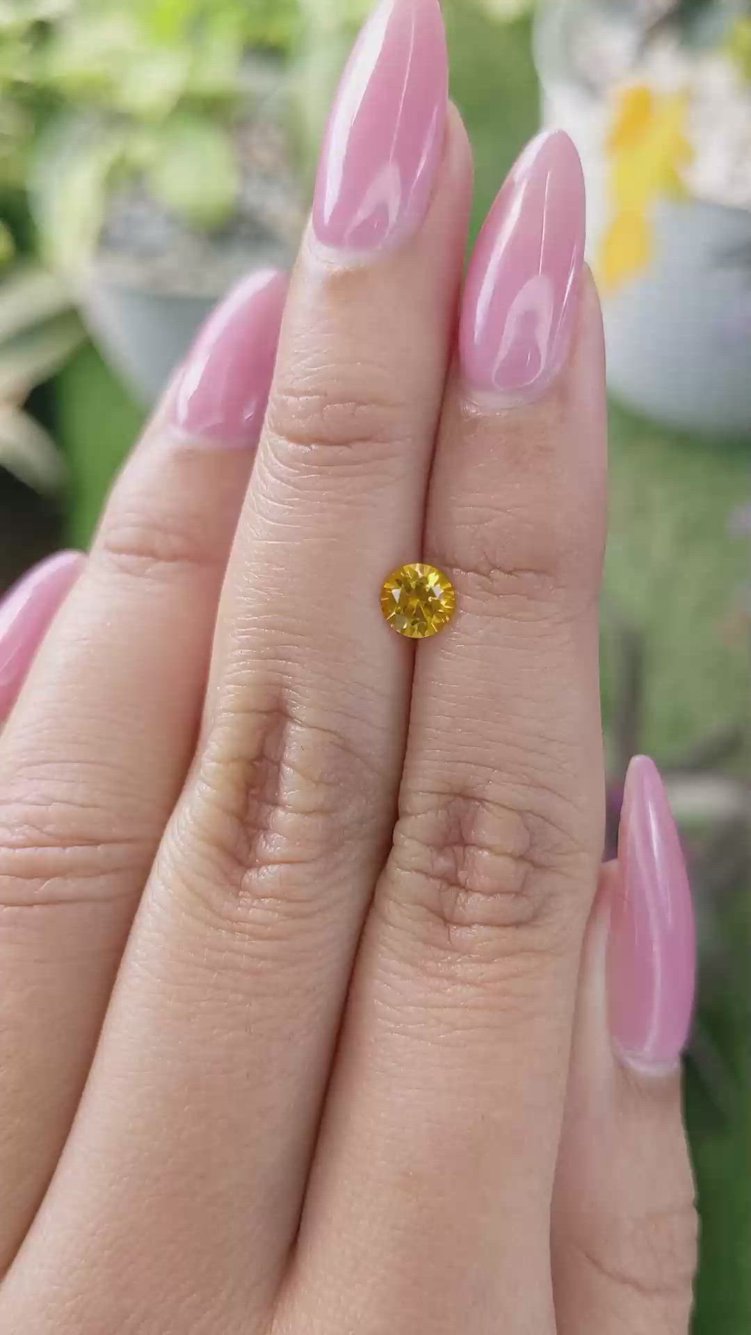 0.60 Ct. Yellowish Orange Sapphire from Ceylon (Sri Lanka) Size Video