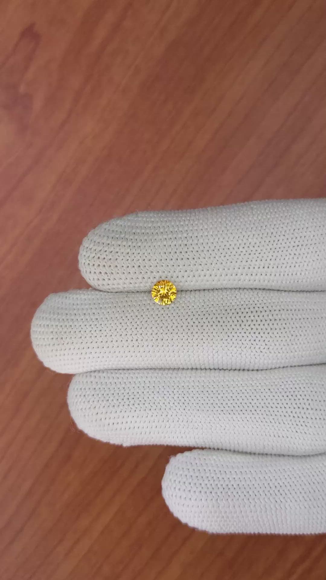0.51 Ct. Yellowish Orange Sapphire from Ceylon (Sri Lanka) Size Video