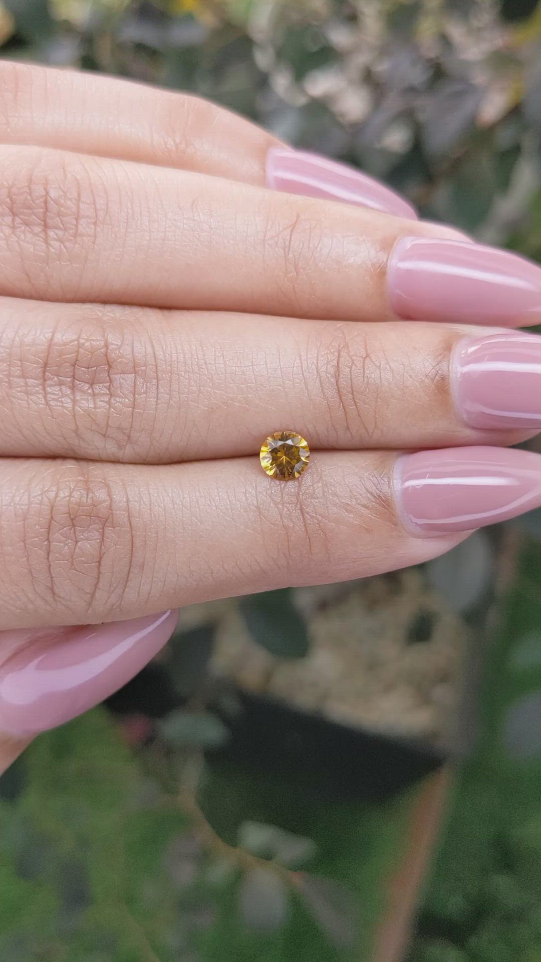 0.51 Ct. Yellowish Orange Sapphire from Ceylon (Sri Lanka) Size Video