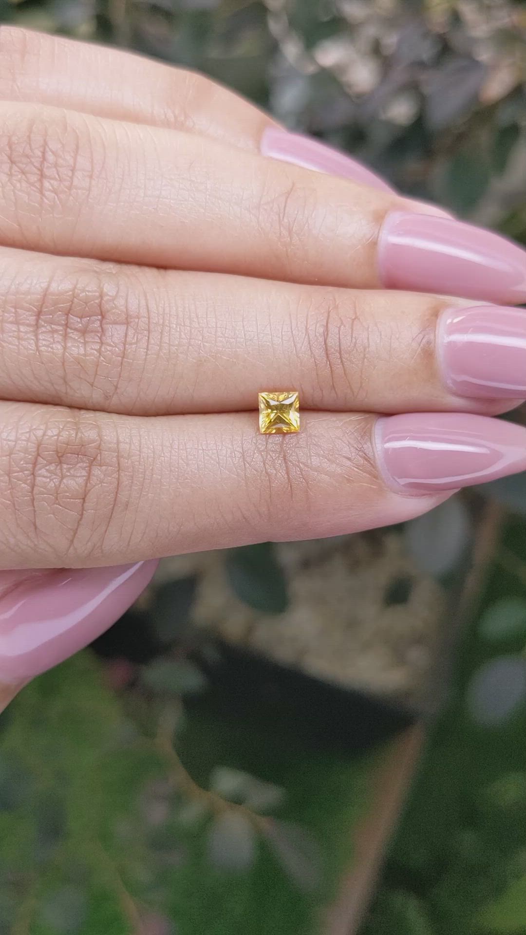 0.47 Ct. Yellowish Orange Sapphire from Ceylon (Sri Lanka) Size Video