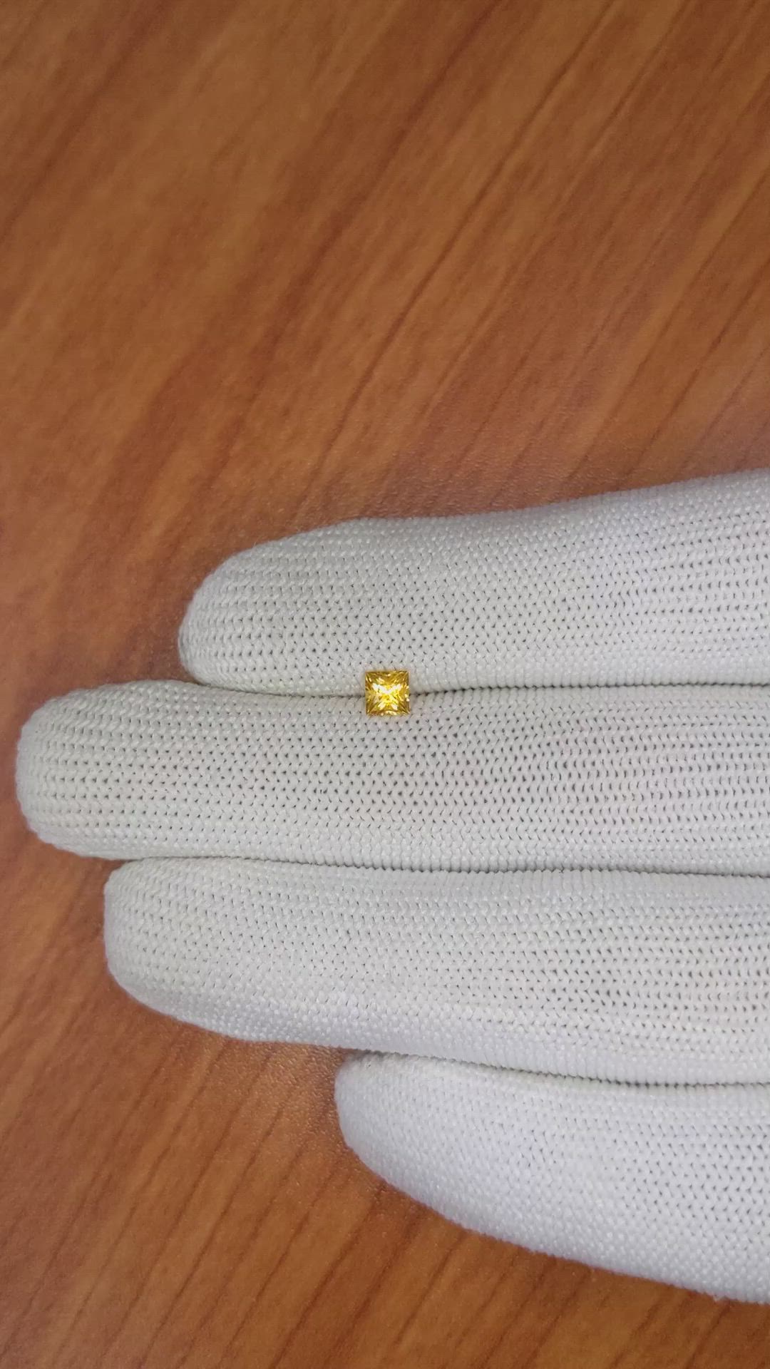 0.47 Ct. Yellowish Orange Sapphire from Ceylon (Sri Lanka) Size Video