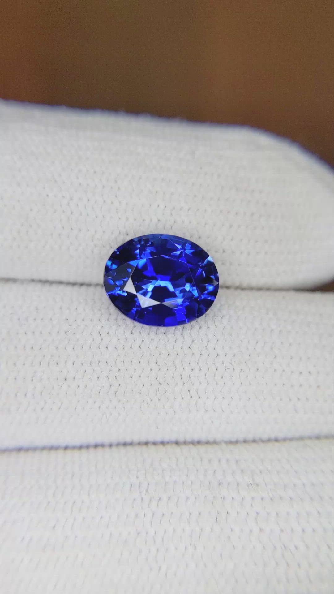 3.84 Ct. Blue Sapphire from Ceylon (Sri Lanka) Size Video