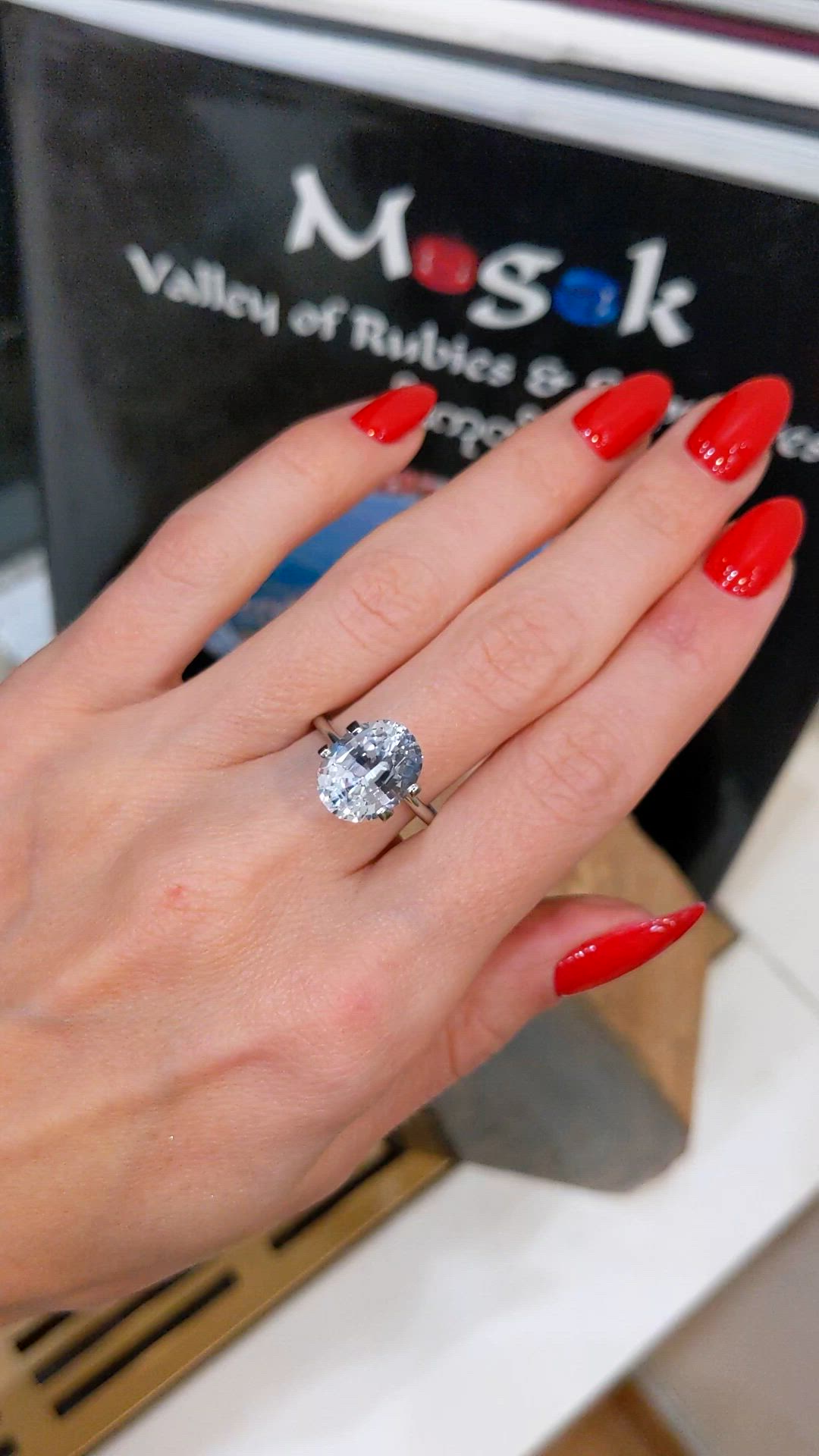 5.56 Ct. White Sapphire from Ceylon (Sri Lanka) Size Video