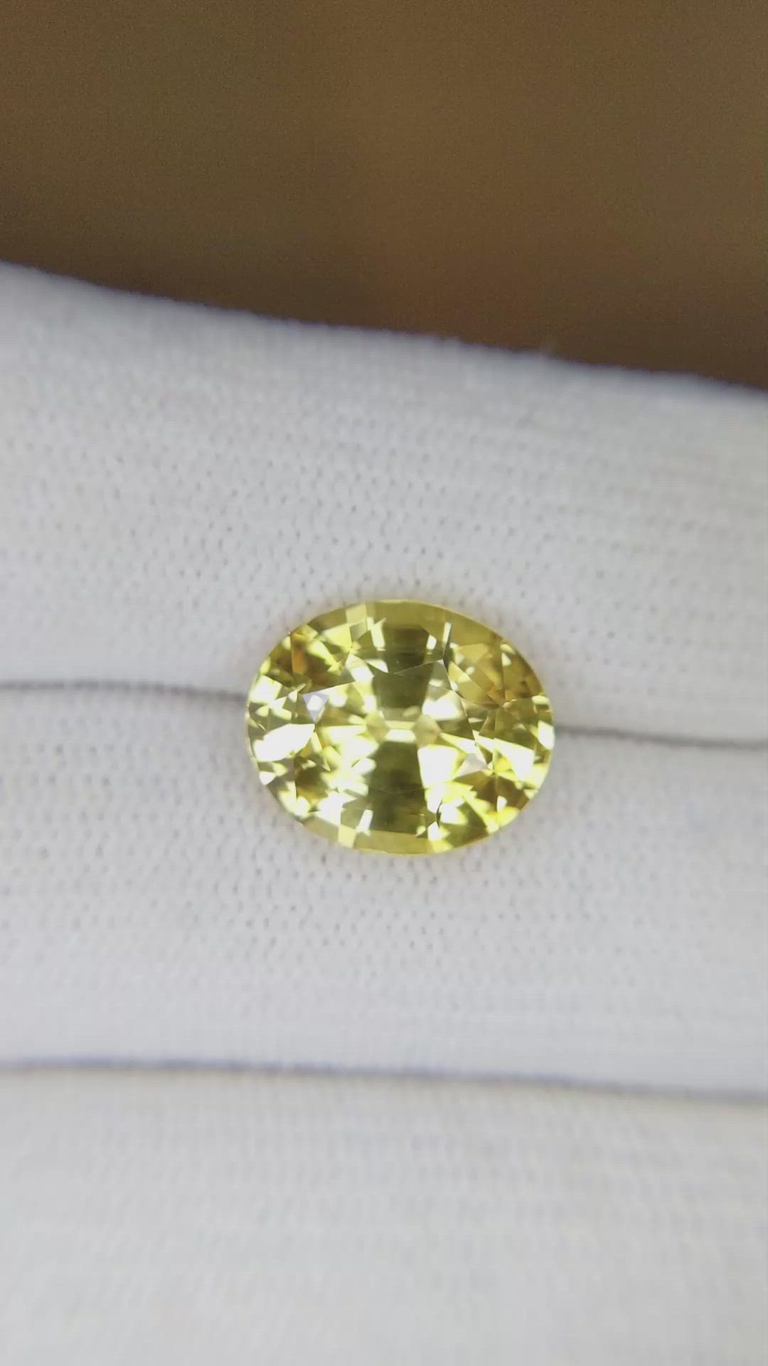 6.40 Ct. Yellow Sapphire from Ceylon (Sri Lanka) Size Video