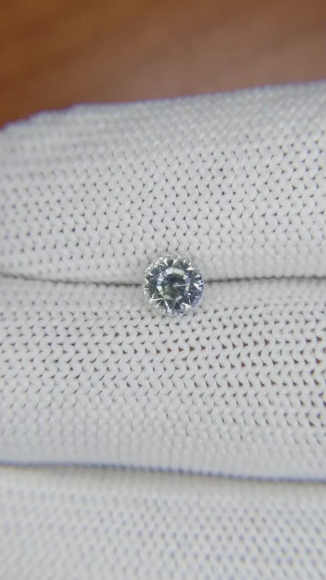 0.90 Ct. Bi Color Sapphire from Ceylon (Sri Lanka) Size Video