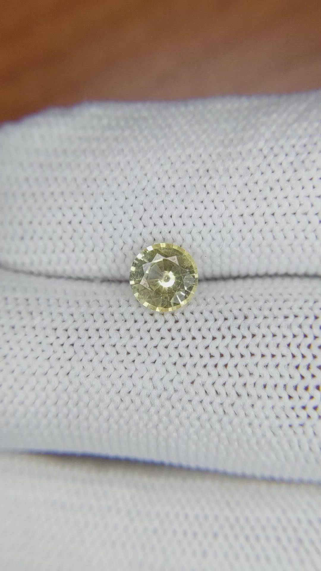 1.06 Ct. Yellow Sapphire from Ceylon (Sri Lanka) Size Video