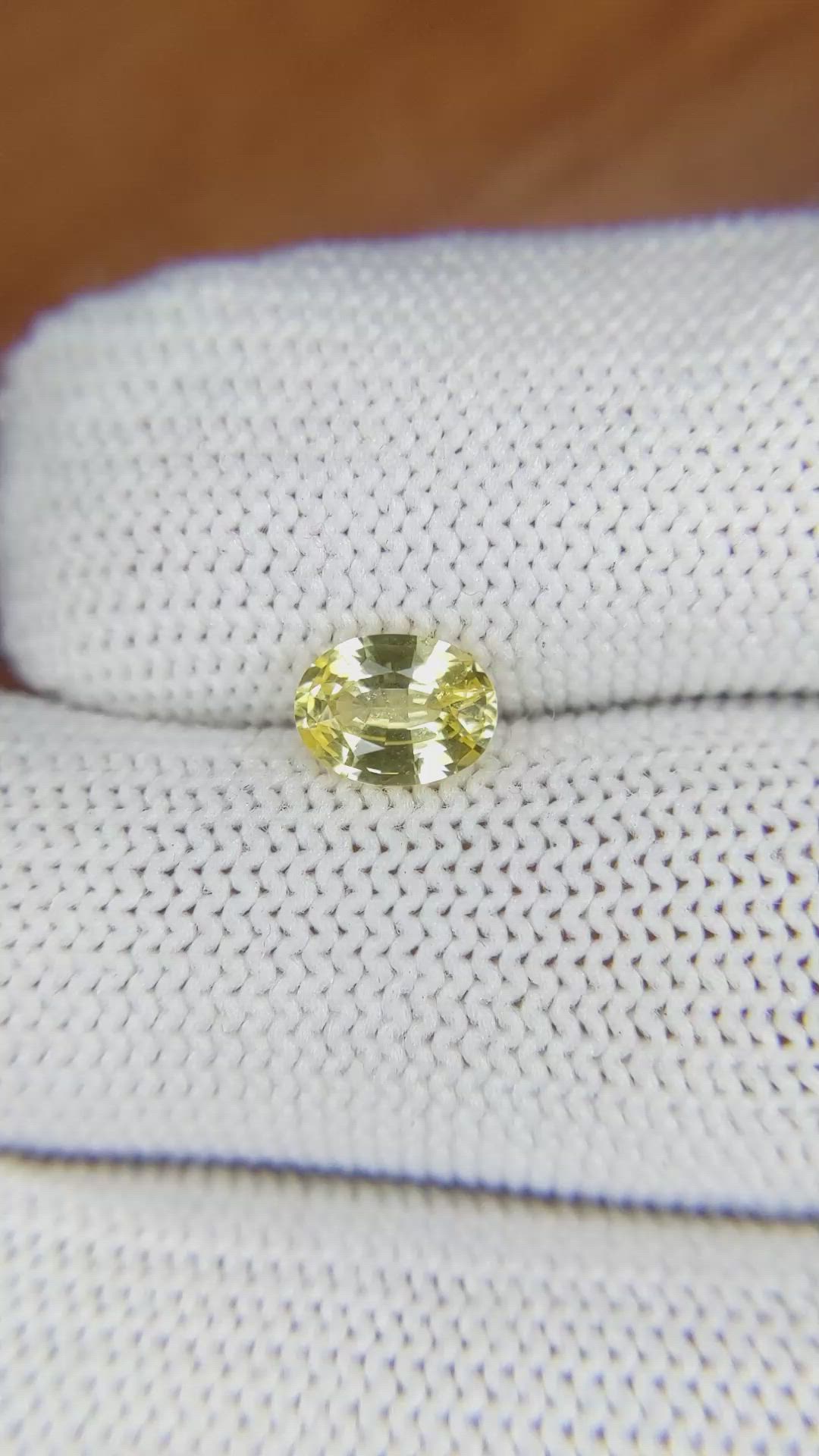 1.06 Ct. Yellow Sapphire from Ceylon (Sri Lanka) Size Video