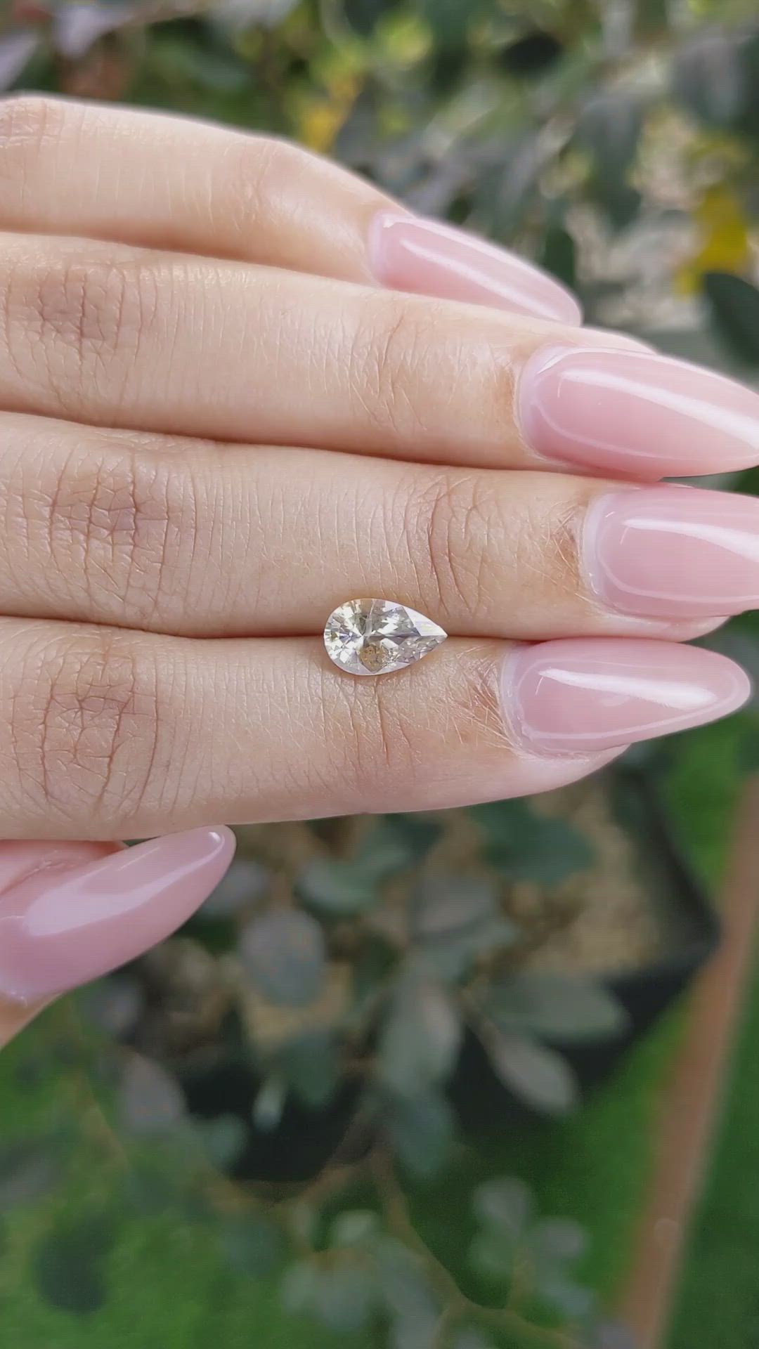 1.57 Ct. Bi Color Sapphire from Ceylon (Sri Lanka) Size Video