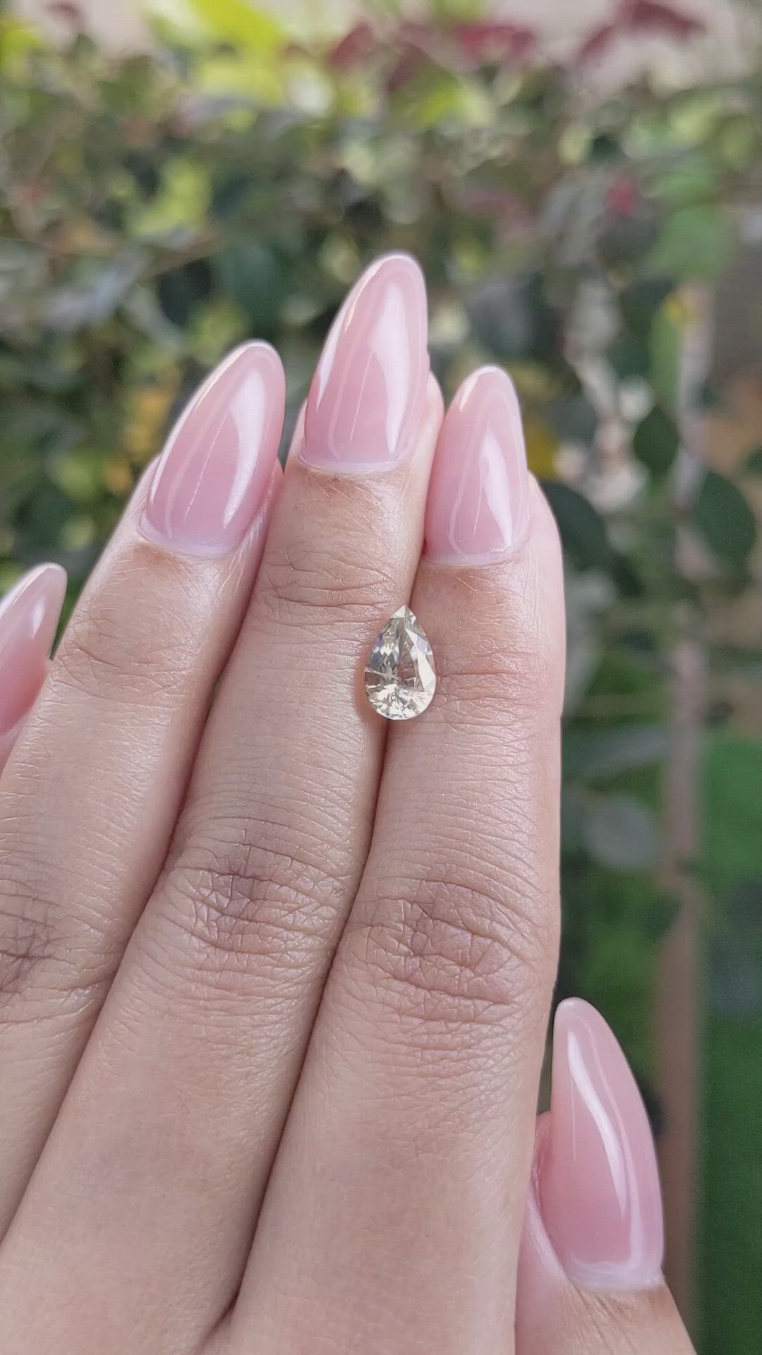 1.57 Ct. Bi Color Sapphire from Ceylon (Sri Lanka) Size Video