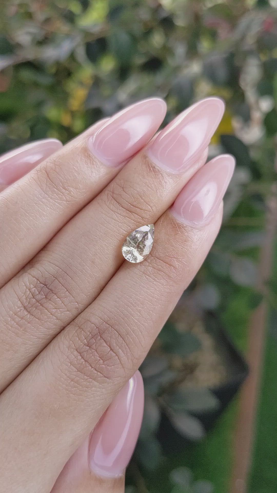 1.57 Ct. Bi Color Sapphire from Ceylon (Sri Lanka) Size Video