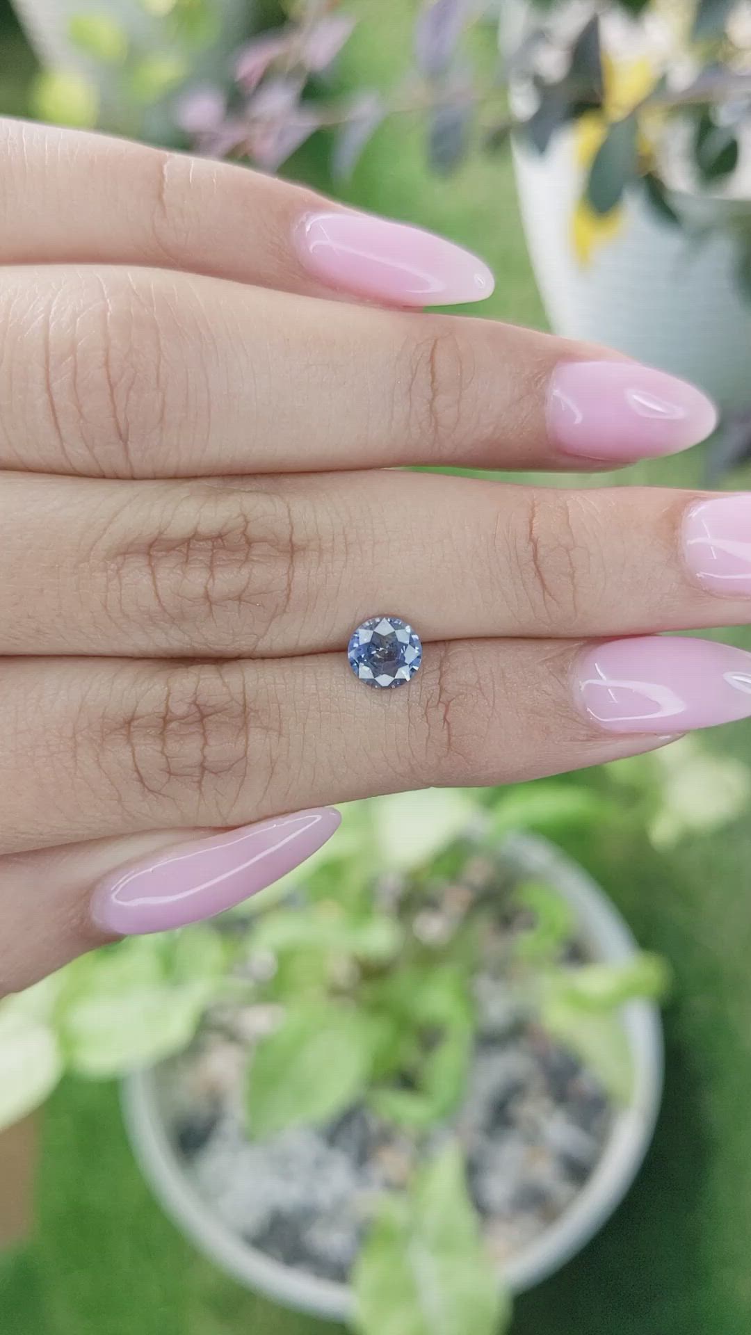 0.90 Ct. Bi Color Sapphire from Ceylon (Sri Lanka) Size Video