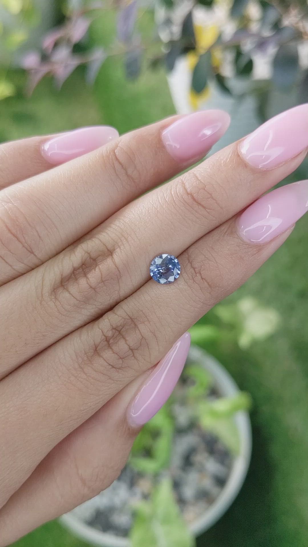 0.90 Ct. Bi Color Sapphire from Ceylon (Sri Lanka) Size Video