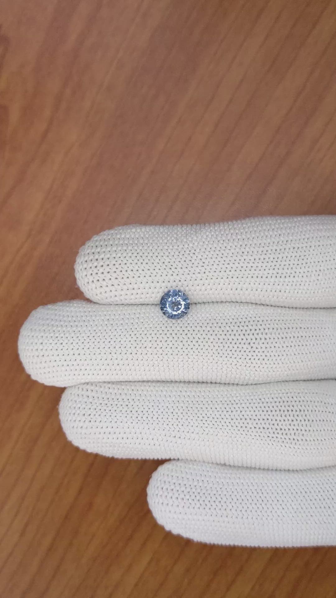 0.90 Ct. Bi Color Sapphire from Ceylon (Sri Lanka) Size Video