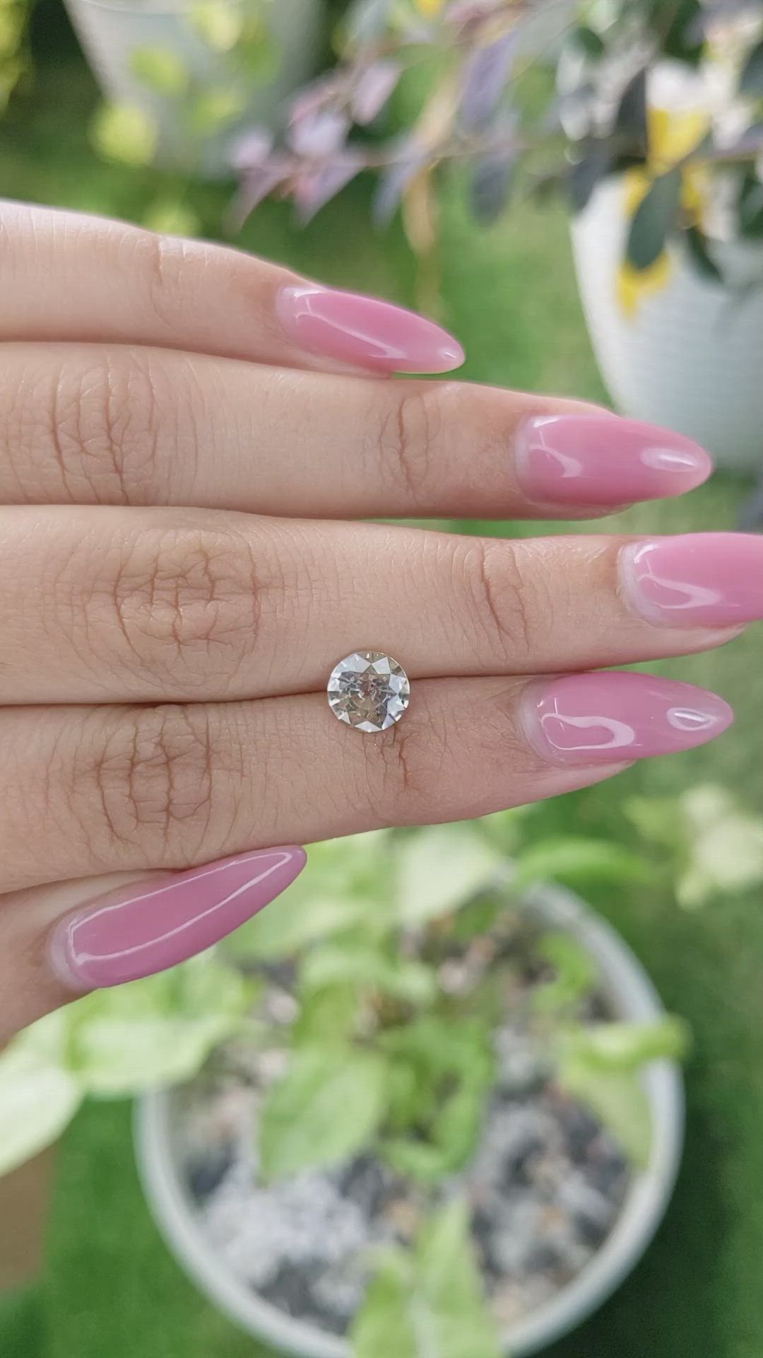 1.37 Ct. Bi Color Sapphire from Ceylon (Sri Lanka) Size Video