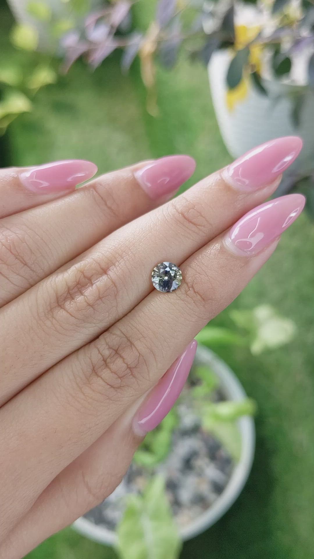 1.33 Ct. Bi Color Sapphire from Ceylon (Sri Lanka) Size Video