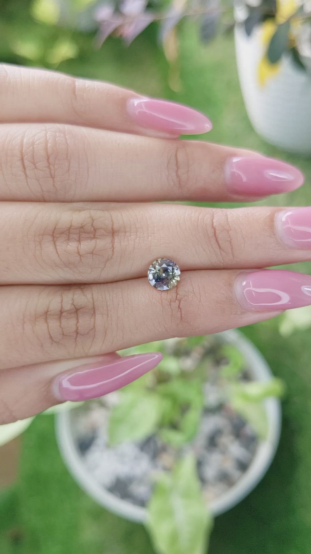 1.33 Ct. Bi Color Sapphire from Ceylon (Sri Lanka) Size Video