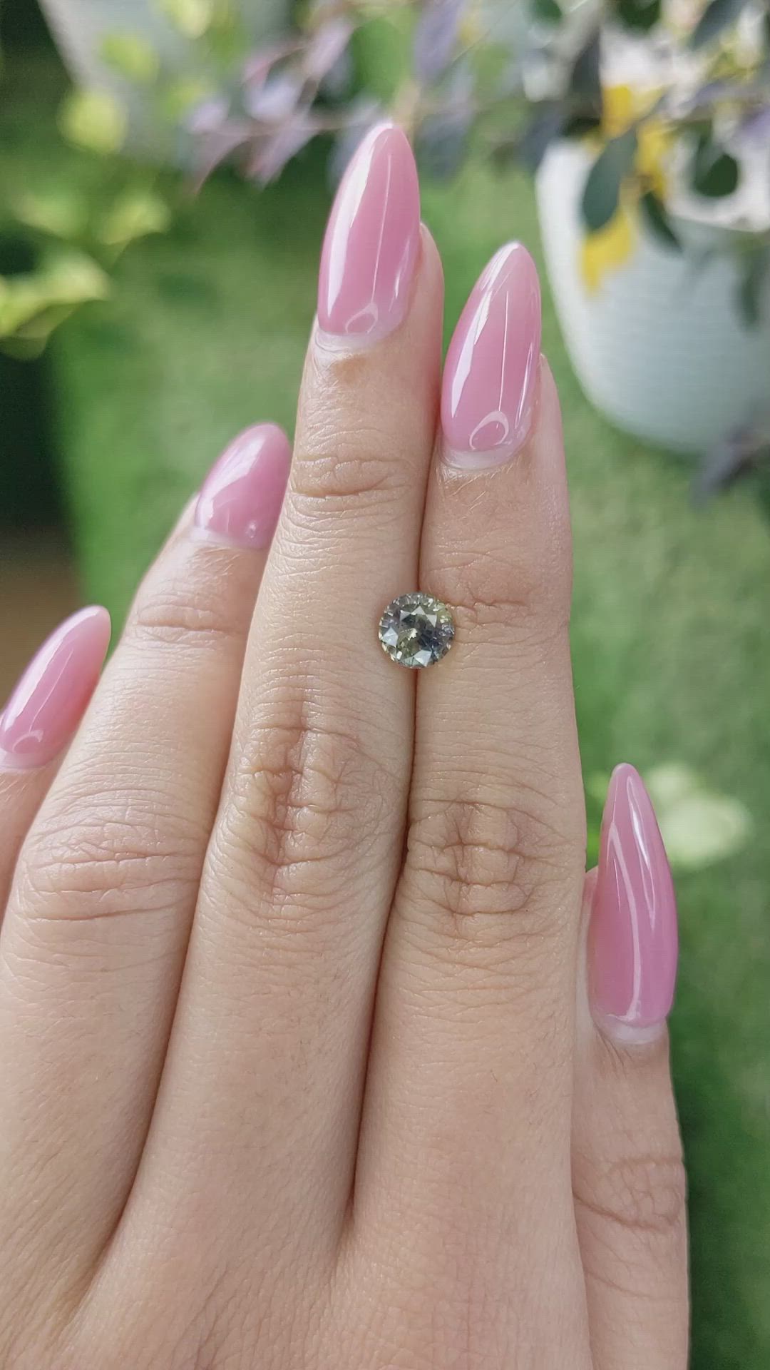 1.33 Ct. Bi Color Sapphire from Ceylon (Sri Lanka) Size Video