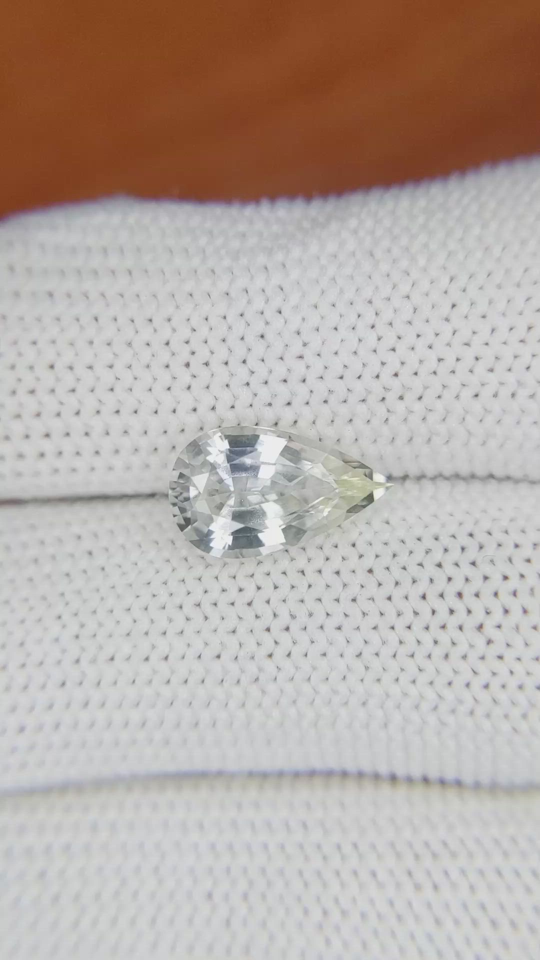 2.95 Ct. Bi Color Sapphire from Ceylon (Sri Lanka) Size Video