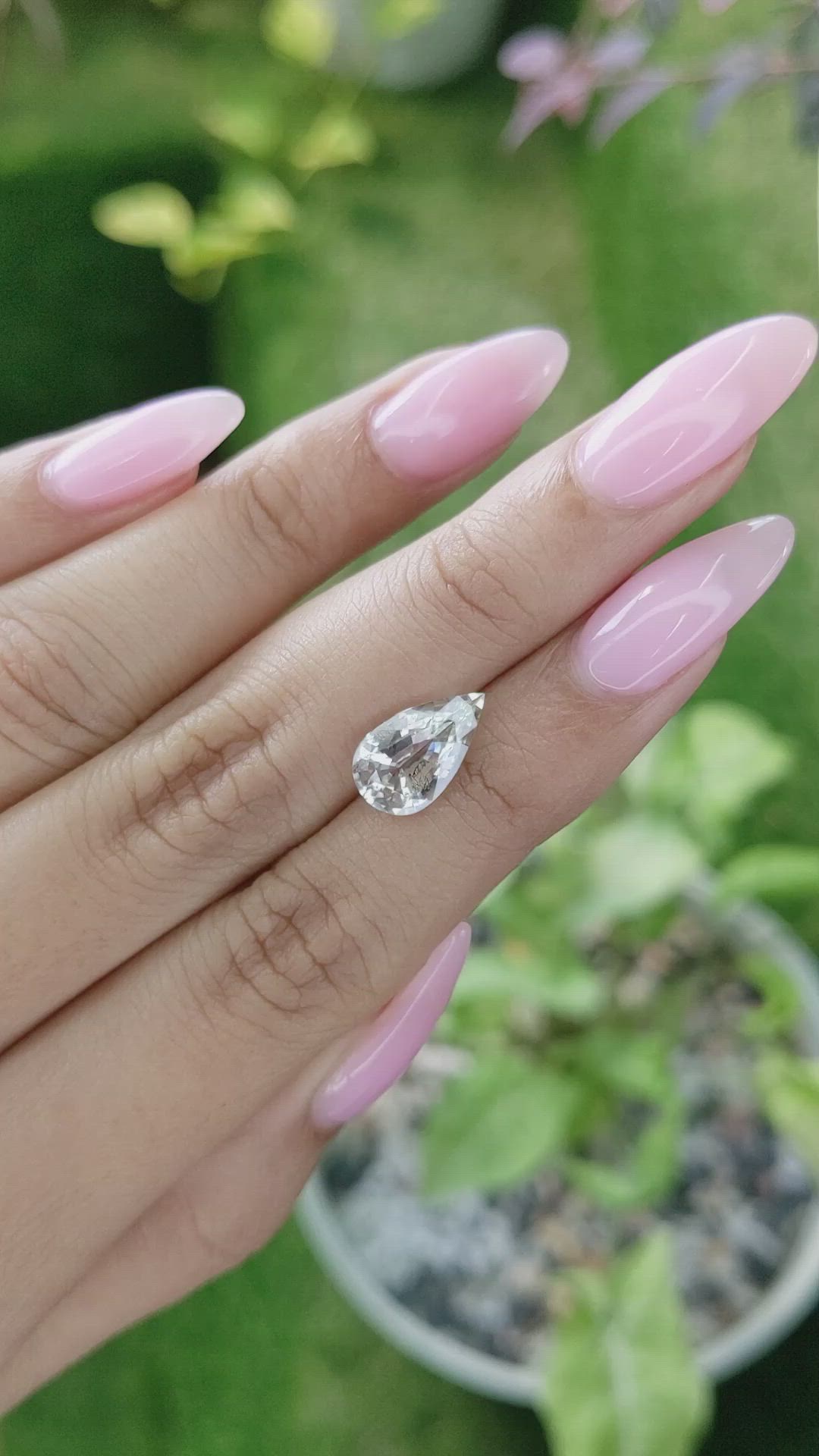 2.95 Ct. Bi Color Sapphire from Ceylon (Sri Lanka) Size Video