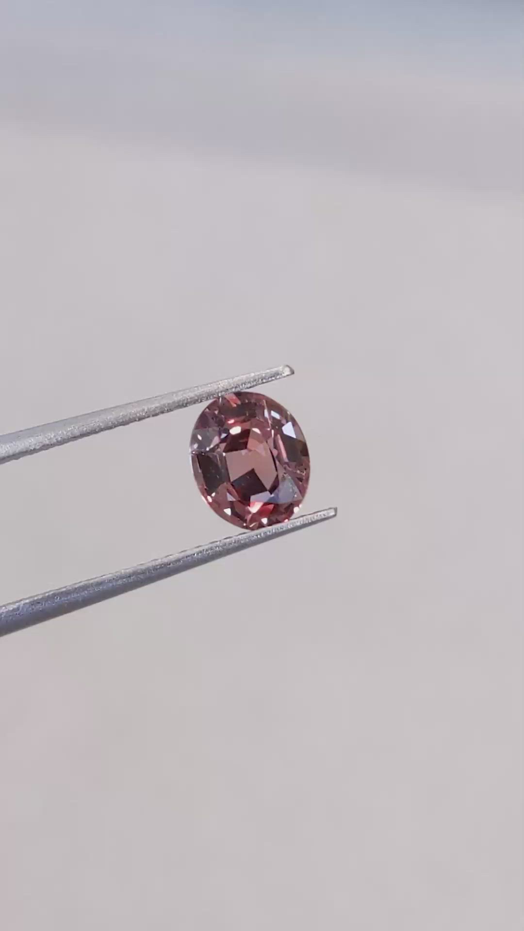 1.11 Ct. Padparadscha Sapphire from Ceylon (Sri Lanka) Size Video