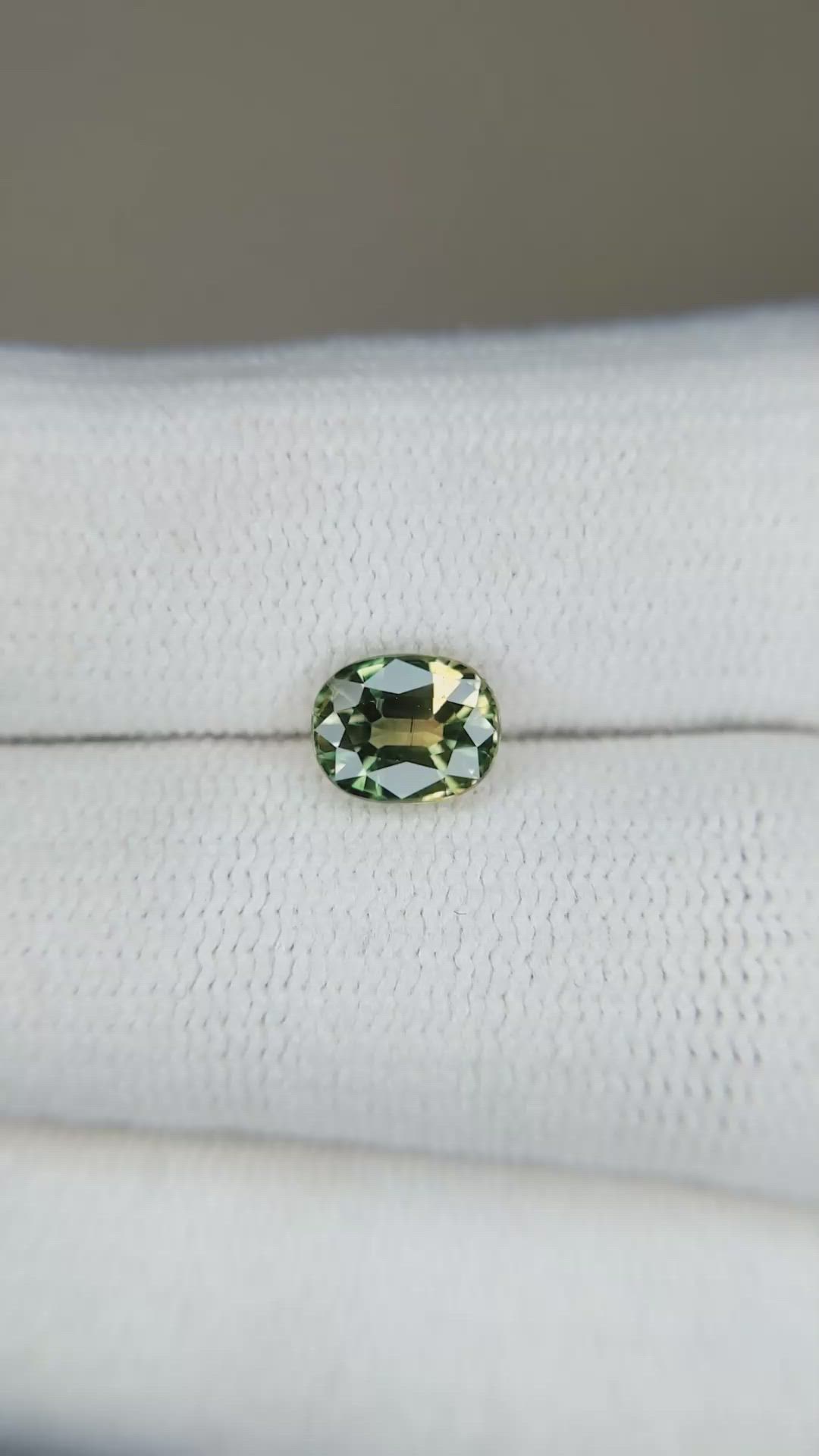 1.17 Ct. Bi Color Sapphire from Australia Size Video