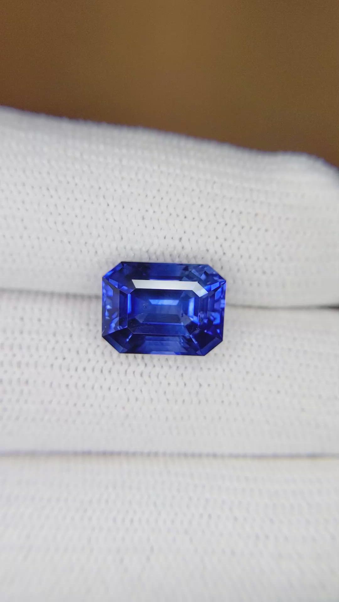 6.03 Ct. Blue Sapphire from Ceylon (Sri Lanka) Size Video