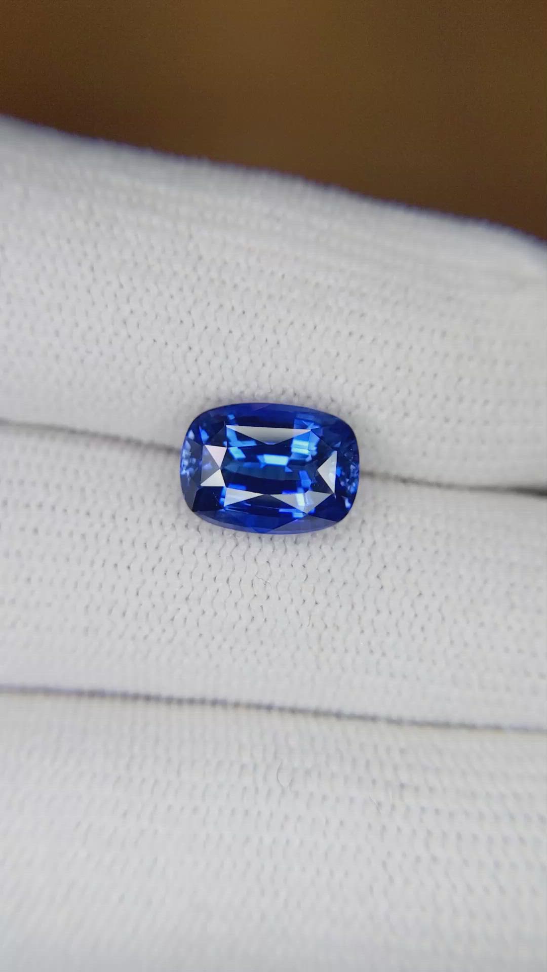 3.57 Ct. Blue Sapphire from Ceylon (Sri Lanka) Size Video