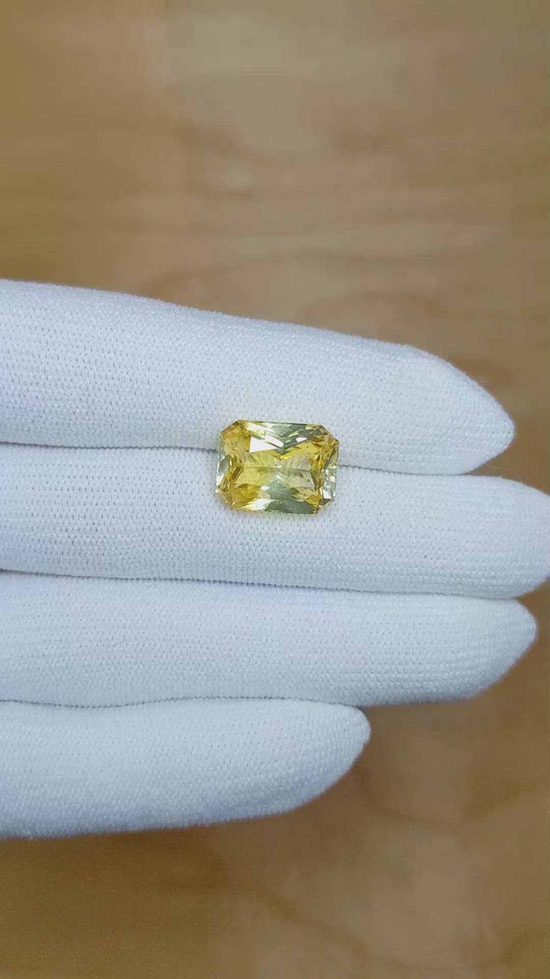 10.76 Ct. Yellow Sapphire from Ceylon (Sri Lanka) Size Video