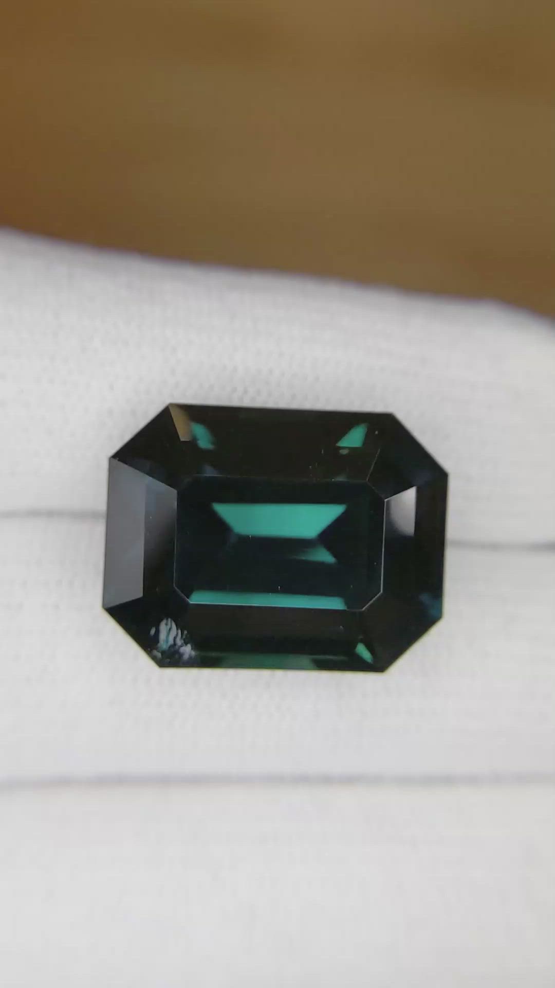 29.12 Ct. Bluish Green Sapphire from Ceylon (Sri Lanka) Size Video