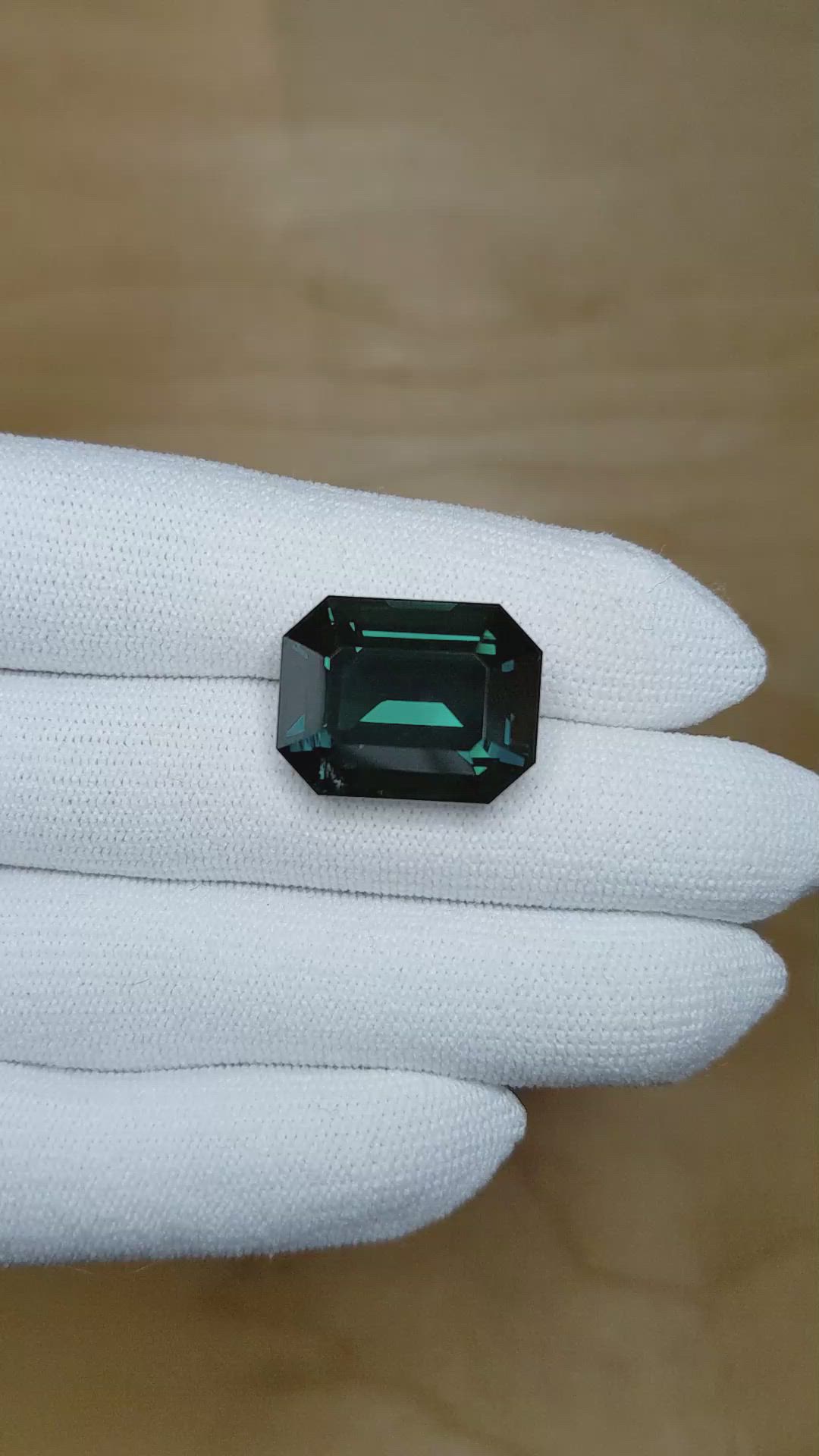 29.12 Ct. Bluish Green Sapphire from Ceylon (Sri Lanka) Size Video