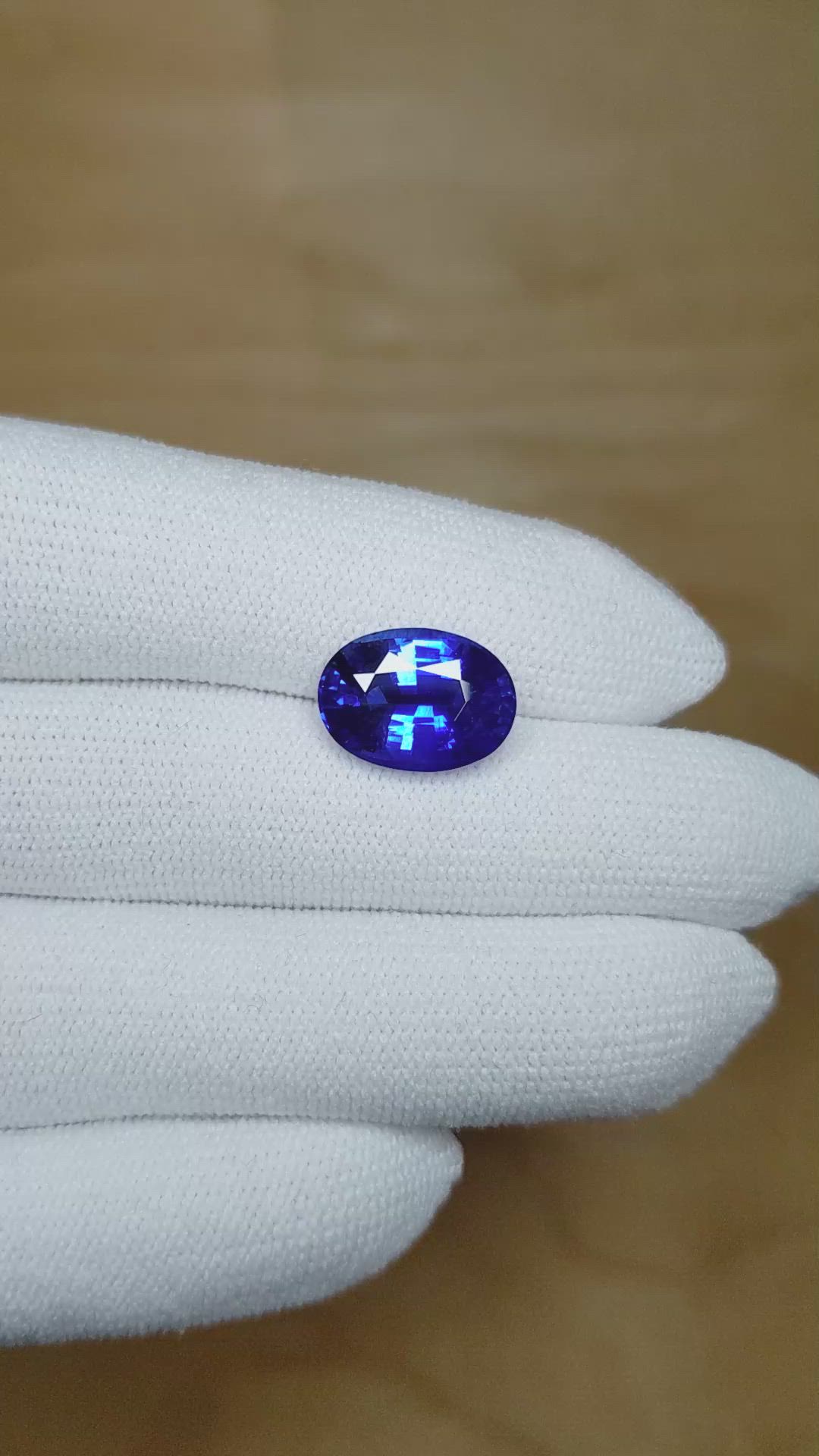 6.48 Ct. Blue Sapphire from Ceylon (Sri Lanka) Size Video