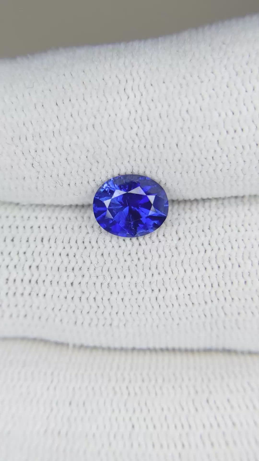 1.57 Ct. Blue Sapphire from Ceylon (Sri Lanka) Size Video