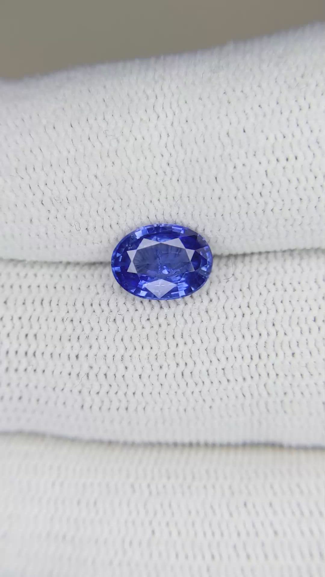 1.75 Ct. Blue Sapphire from Ceylon (Sri Lanka) Size Video