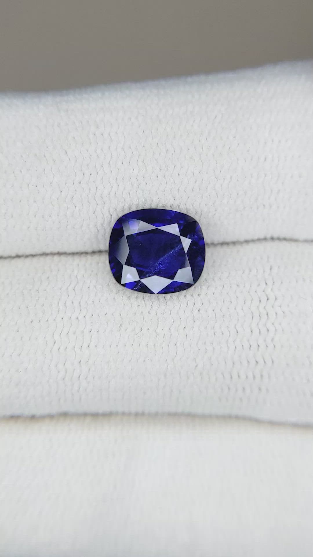 2.23 Ct. Blue Sapphire from Ceylon (Sri Lanka) Size Video
