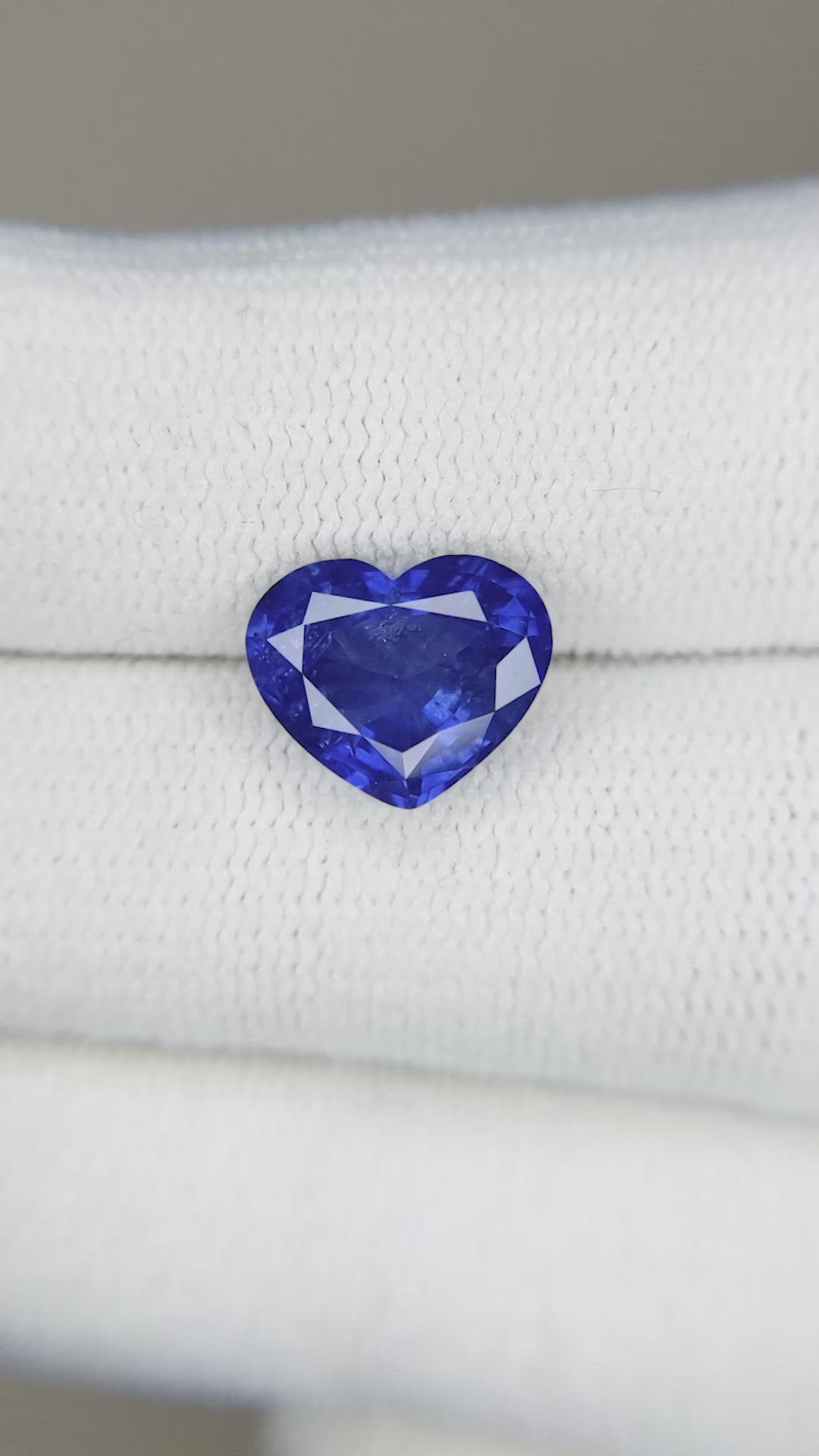 3.15 Ct. Blue Sapphire from Ceylon (Sri Lanka) Size Video