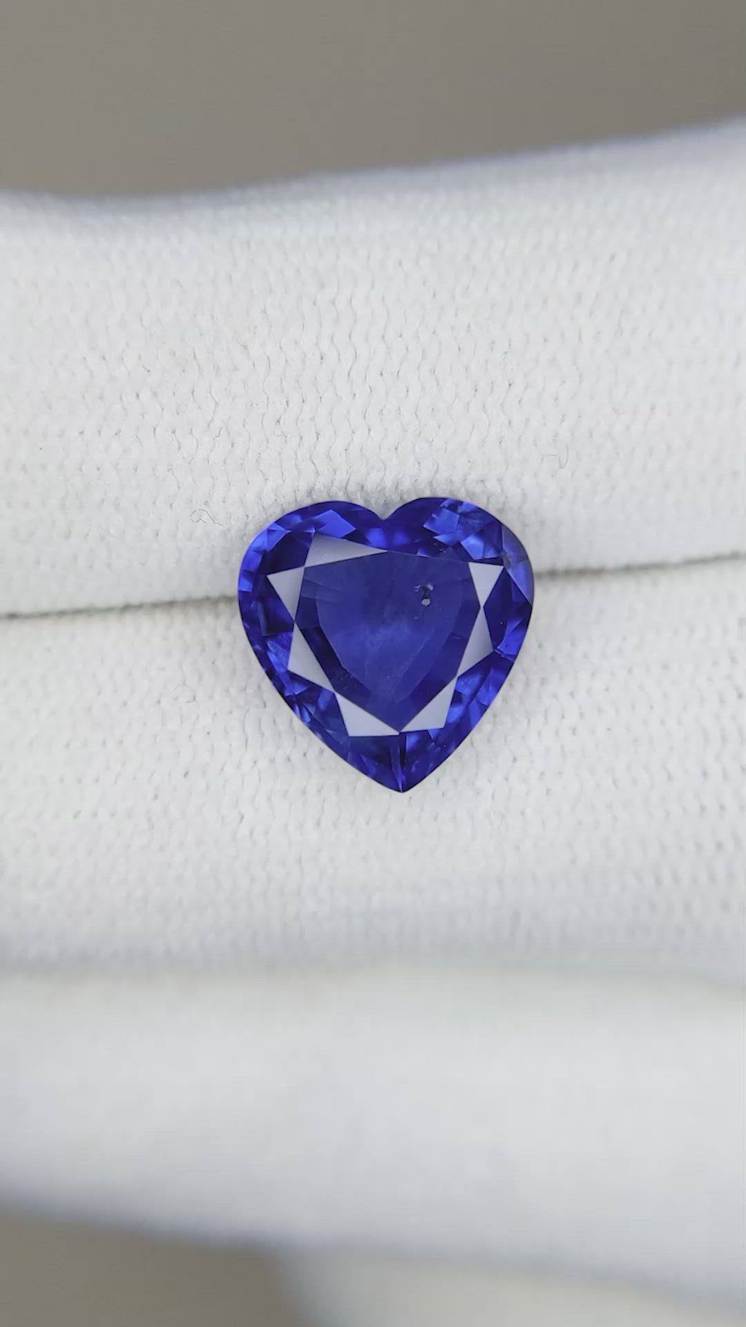 4.32 Ct. Blue Sapphire from Ceylon (Sri Lanka) Size Video