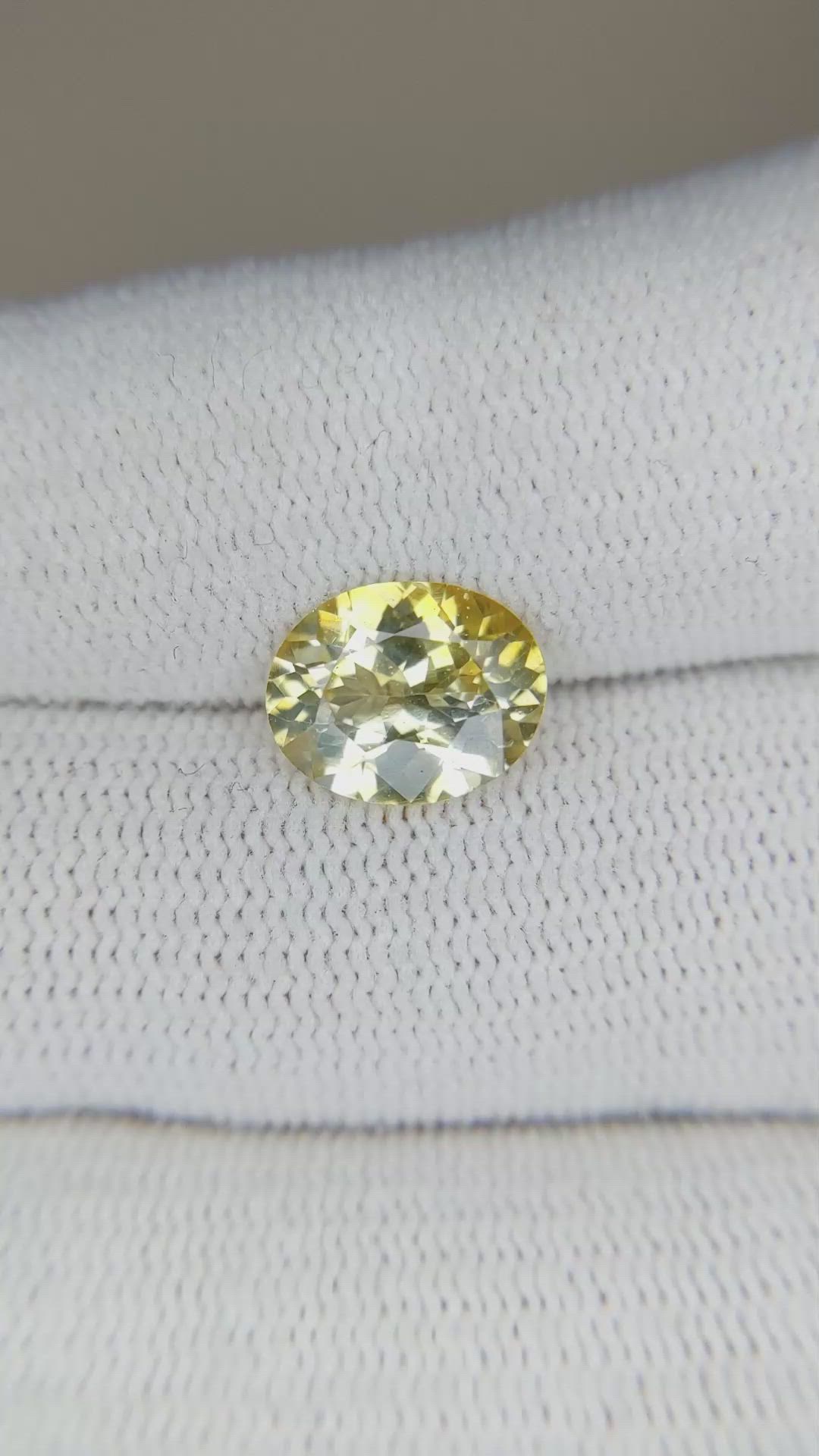 2.68 Ct. Yellow Sapphire from Ceylon (Sri Lanka) Size Video