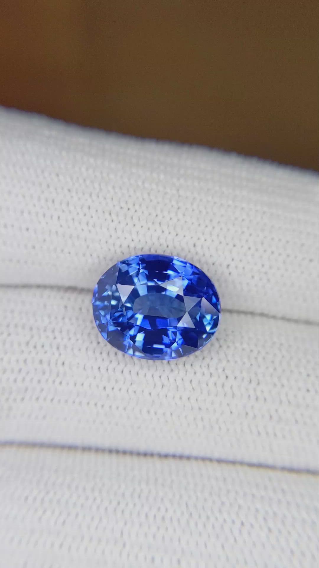 7.44 Ct. Blue Sapphire from Ceylon (Sri Lanka) Size Video