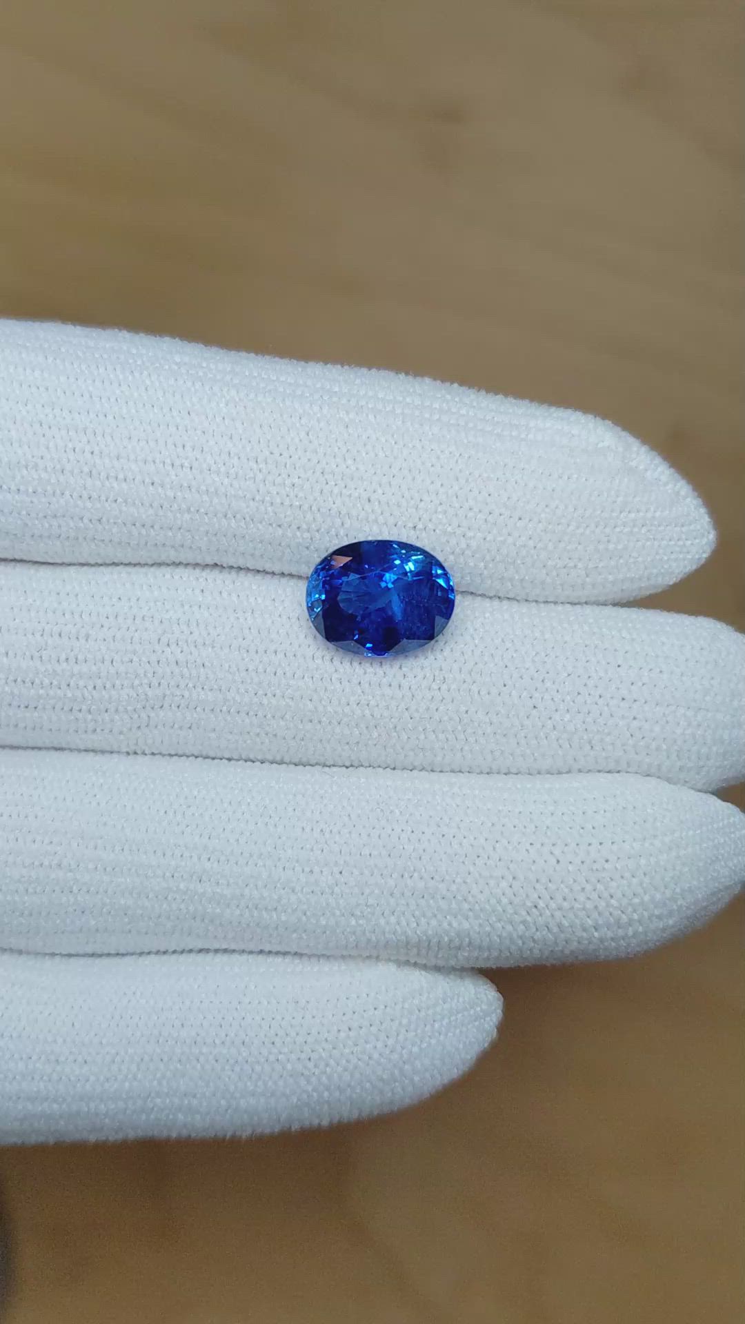 5.28 Ct. Blue Sapphire from Ceylon (Sri Lanka) Size Video