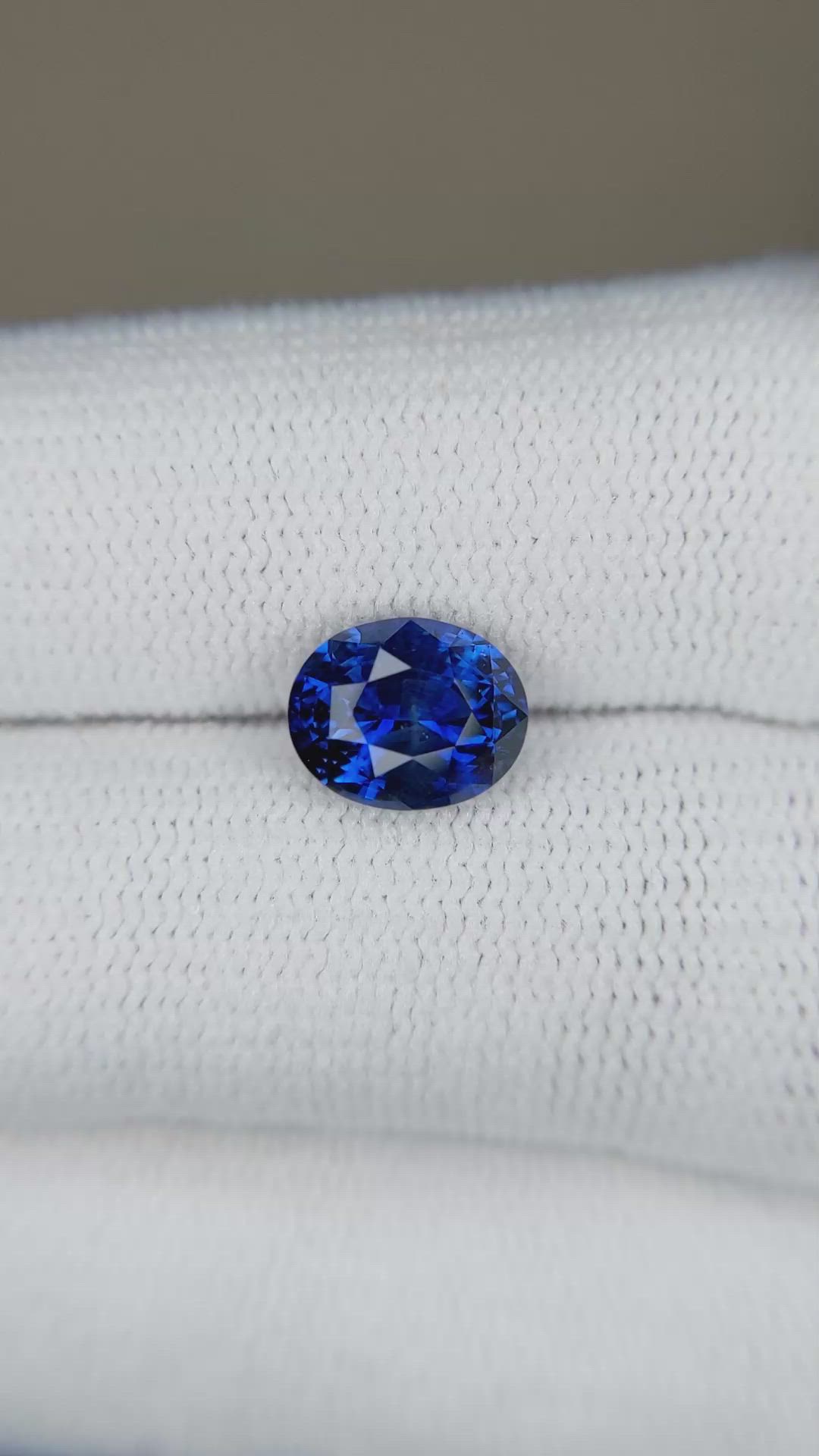 2.11 Ct. Blue Sapphire from Ceylon (Sri Lanka) Size Video