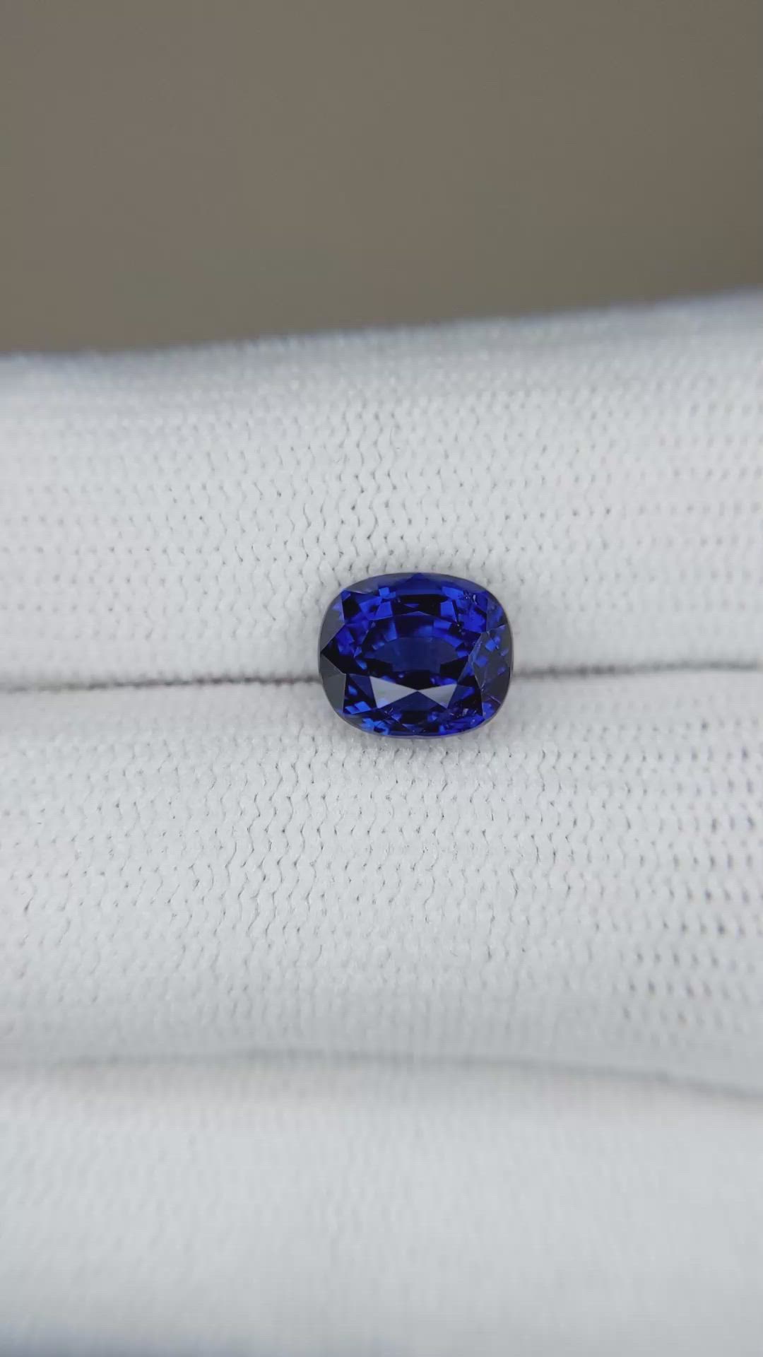 2.53 Ct. Blue Sapphire from Ceylon (Sri Lanka) Size Video