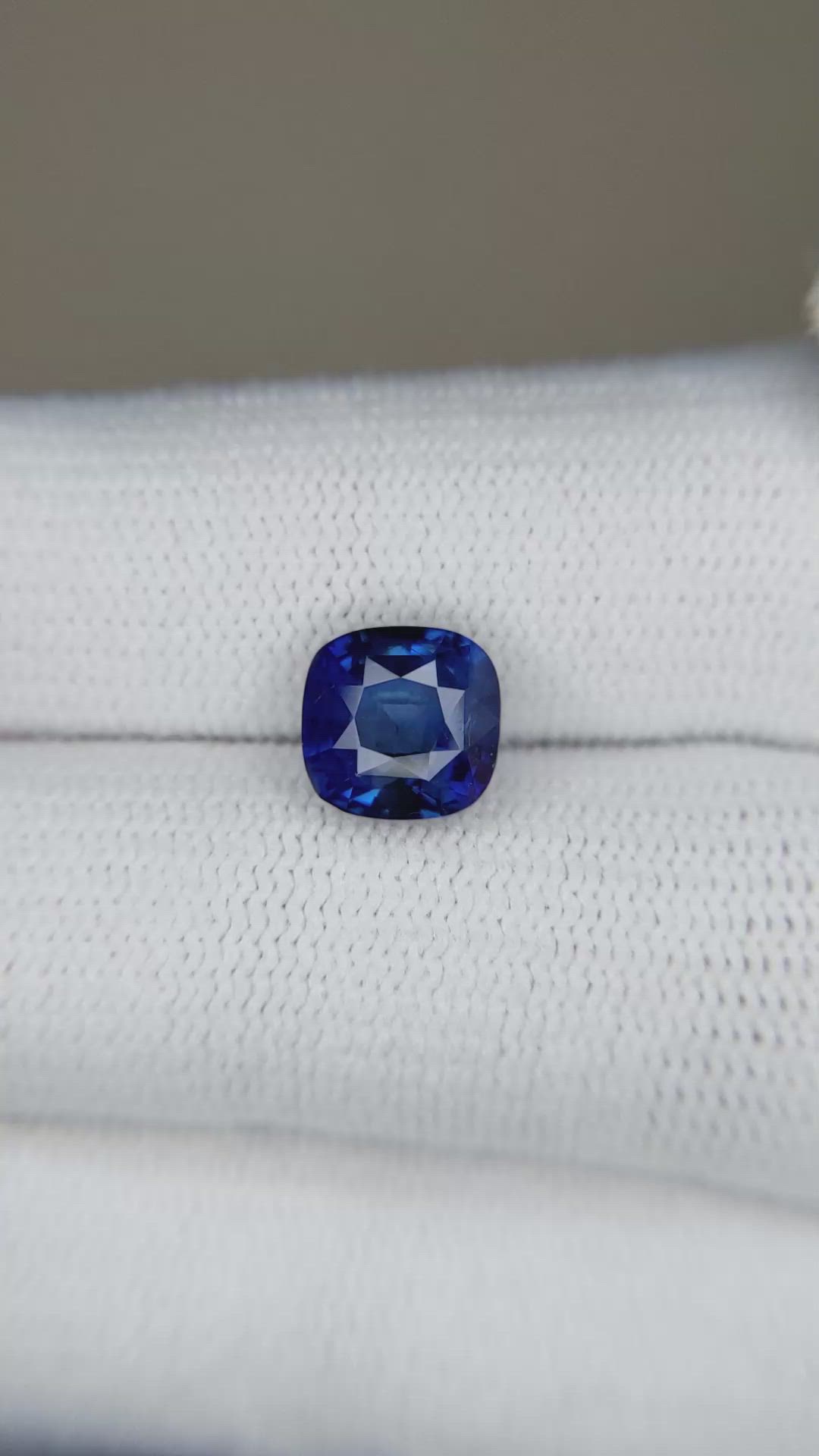 2.57 Ct. Blue Sapphire from Ceylon (Sri Lanka) Size Video