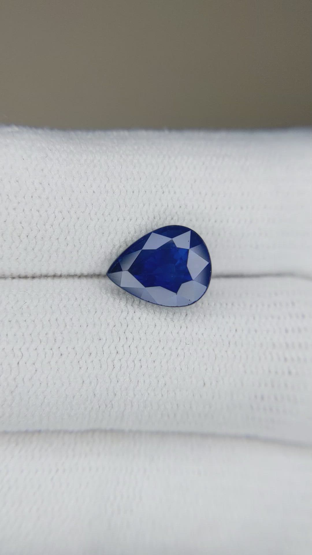 3.29 Ct. Blue Sapphire from Ceylon (Sri Lanka) Size Video